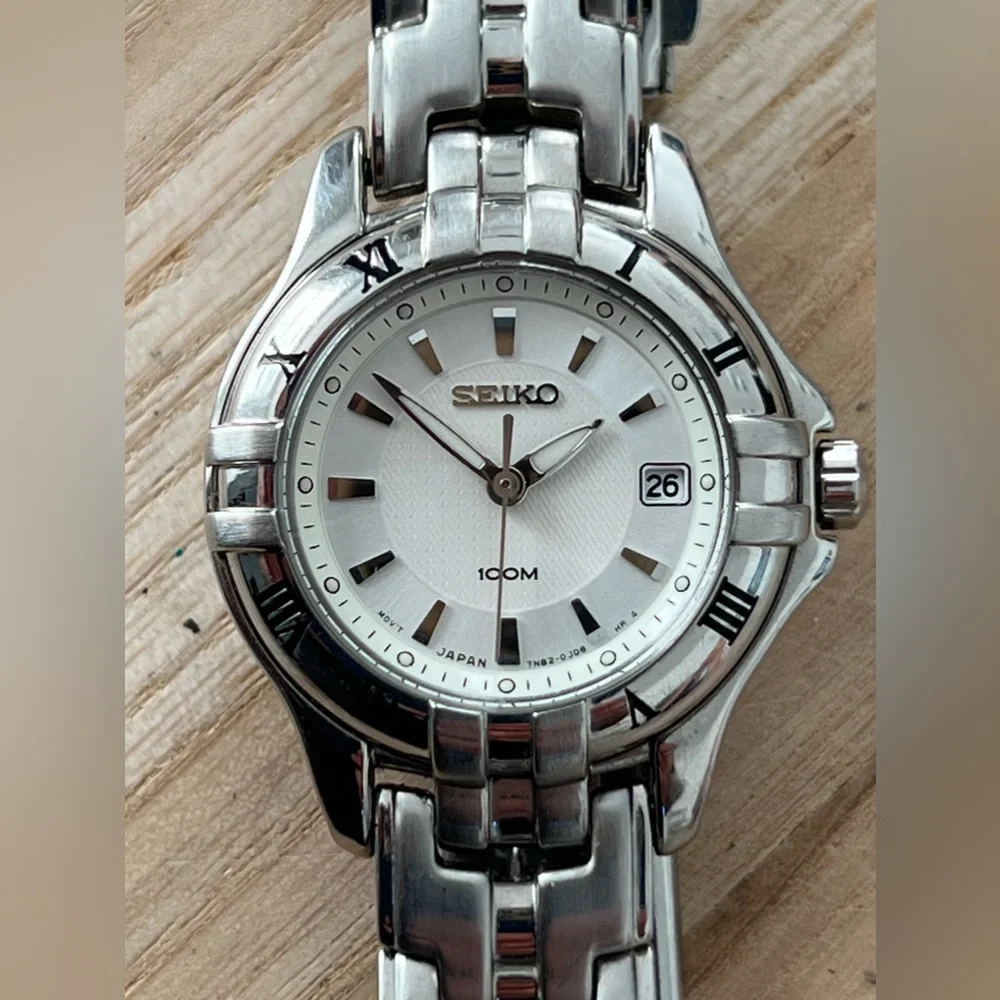 Seiko Ladies Watch Stainless Bracelet White Silver Dial Date Window WR100M